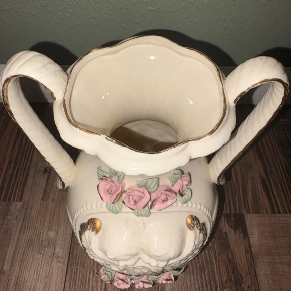 Vintage Porcelain White Raised Flowers Double Handle Cherub Vase 10.25" Angels - Picture 9 of 10